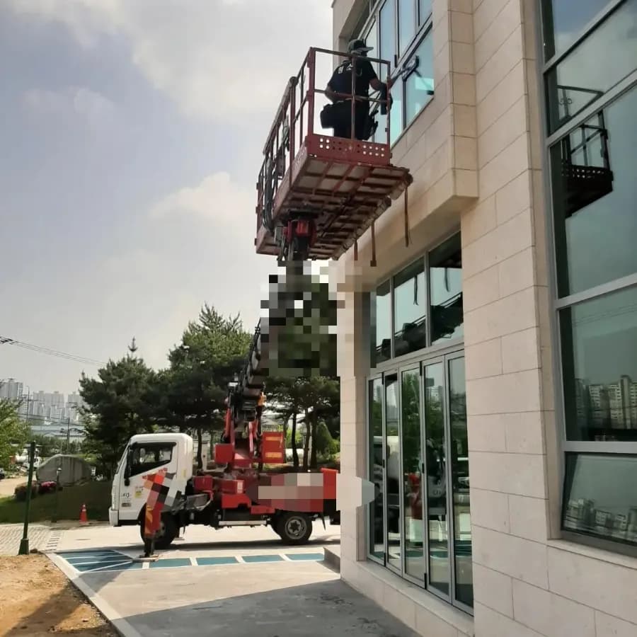 천안 간판 작업 현장 2